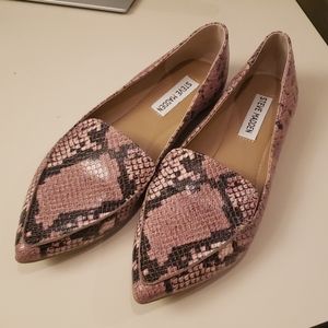 NWT Steve Madden Taupe snake print flat